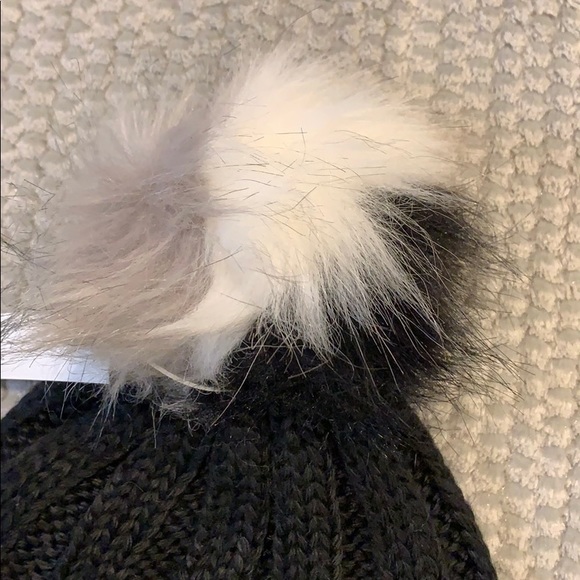 BCBG winter hat - Picture 3 of 3